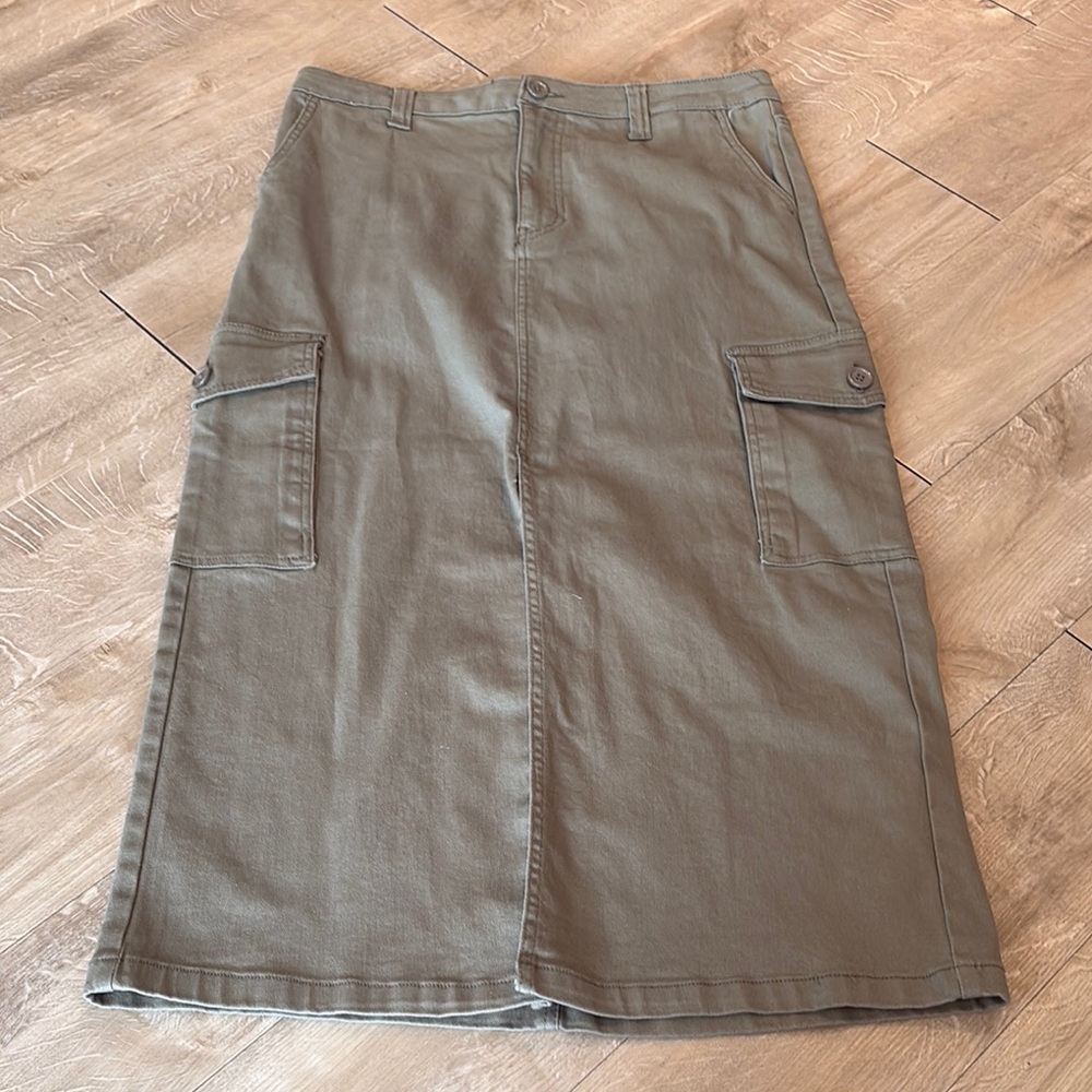 Women's Olive Cargo Midi Skirt